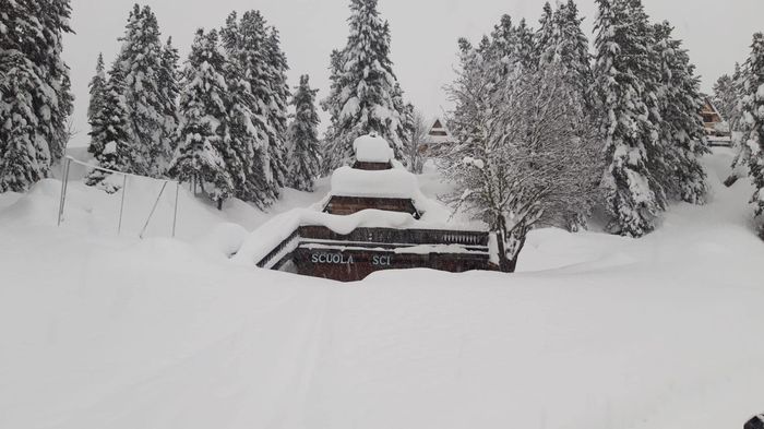 La struttura sommersa dalla neve